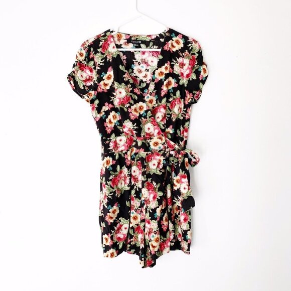 Forever 21 Floral Romper Black Multicolor Short Sleeve Tie Waist Size Medium - Picture 2 of 11